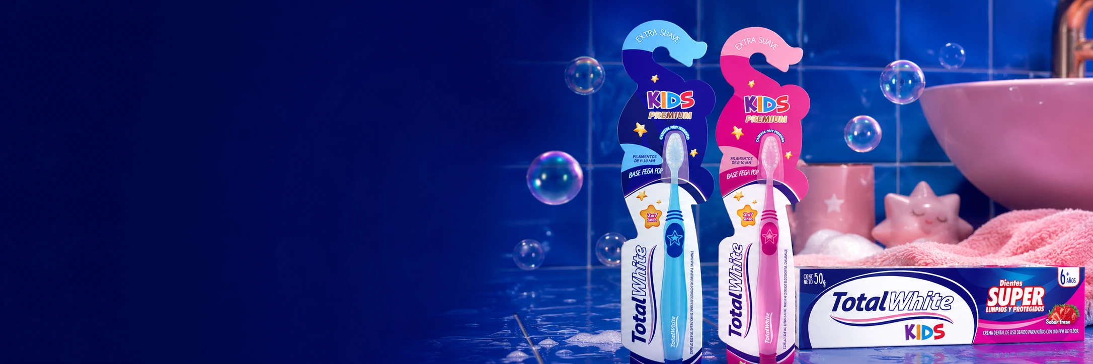 Productos originales TotalWhite Kids en una escena de baño con burbujas